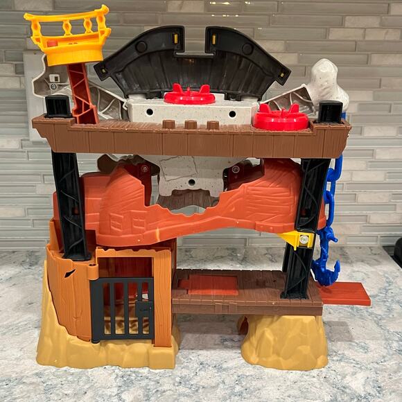 Fisher-Price Imaginext Blackbeard's Lair playset - Picture 2 of 5